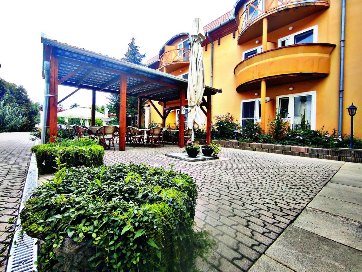 Atrium Hotel Harkany Exterior photo